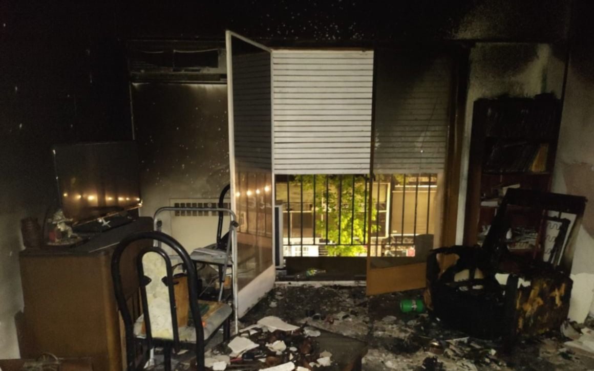 Un grave incendio provocó estragos en una vivienda del centro platense