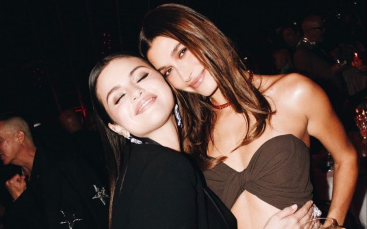 Dejaron helados a sus fans: qué hay detrás del abrazo entre Selena Gómez y Hailey Bieber