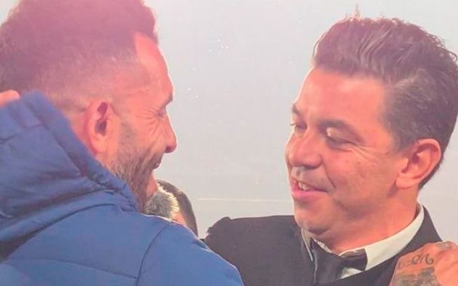 El emotivo abrazo entre Tevez y Gallardo en el Monumental: que le dijo el ex jugador de Boca al ídolo de River