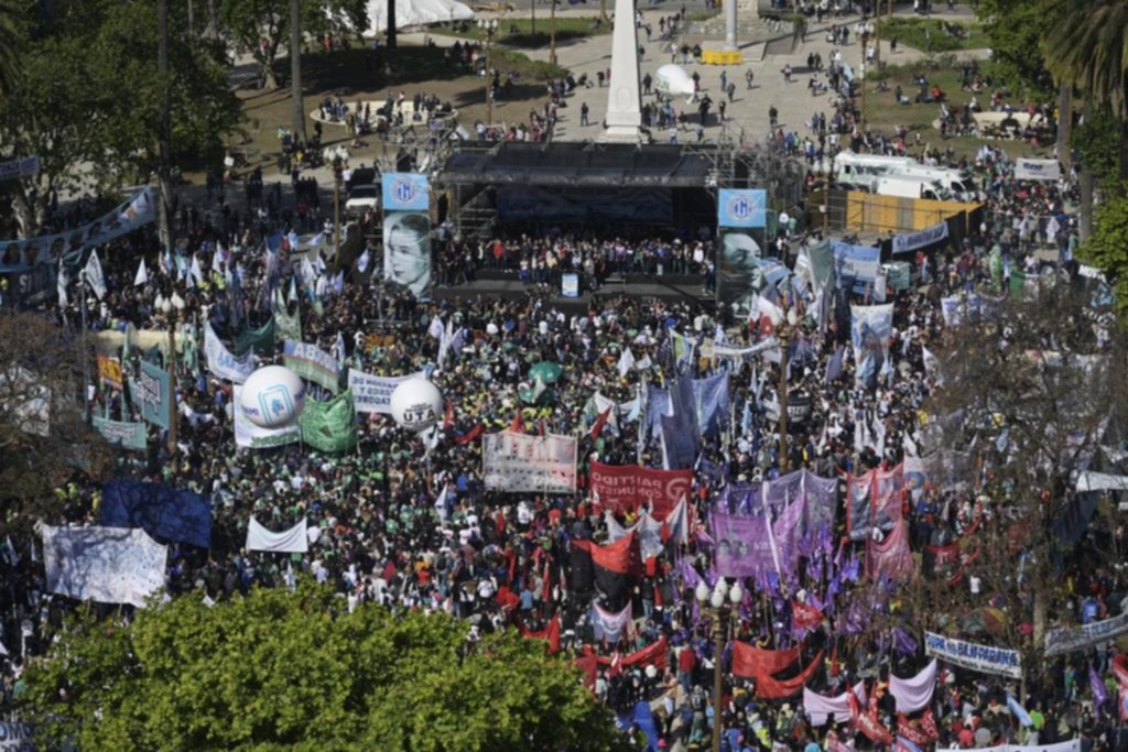 Máximo Kirchner: “Los trabajadores esperan que dejen de traicionarlos”