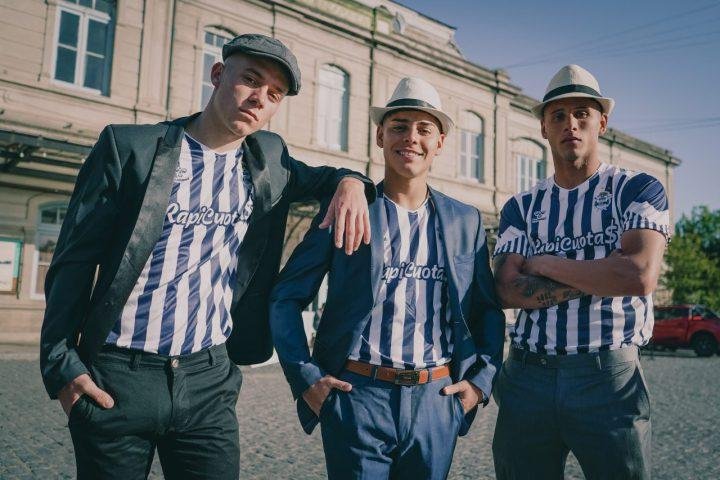 Particular presentación de la tercera camiseta que Hummel lanza para esta temporada