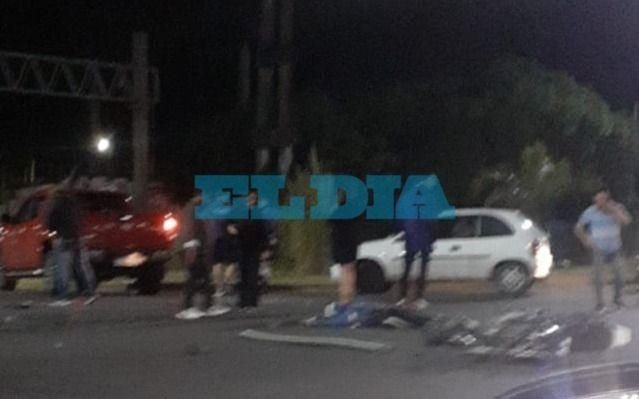 Accidente fatal en La Plata: se mató un chico de 16 años tras chocar con su moto en el Centenario