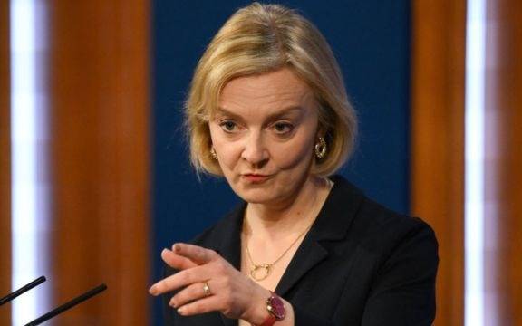 Reino Unido: le renunciaron dos ministros a Liz Truss y se agrava la crisis política