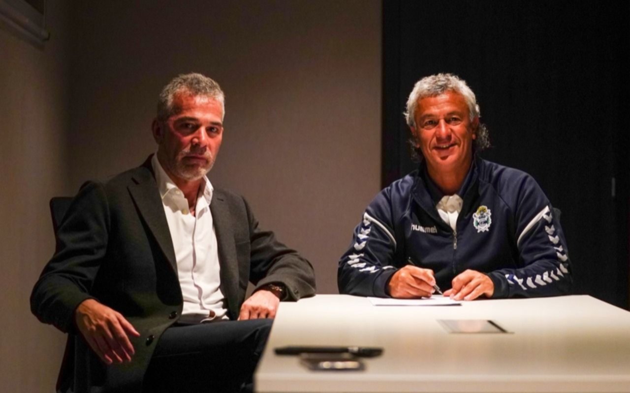 Néstor Gorosito estampó la firma y seguirá en Gimnasia hasta diciembre de 2023