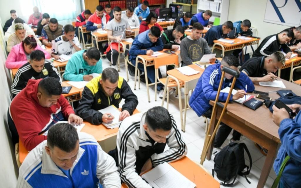 Presos de cuatro cárceles bonaerenses iniciaron las pruebas para ingresar a la UNLP