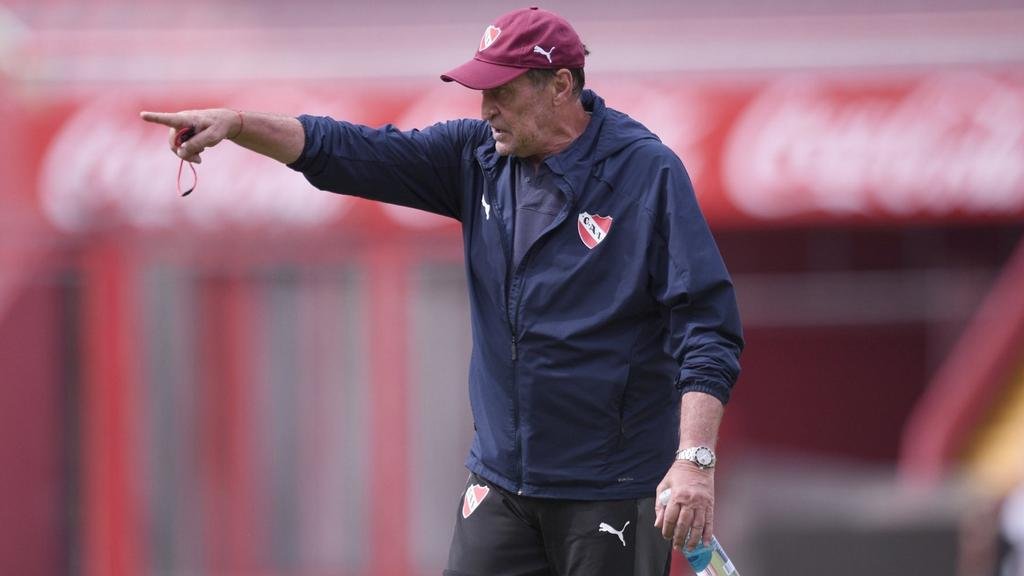 Falcioni prepara cambios para el duelo del domingo con Boca