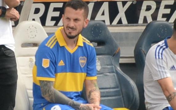 Benedetto no estaría ante el Rojo ni contra Patronato