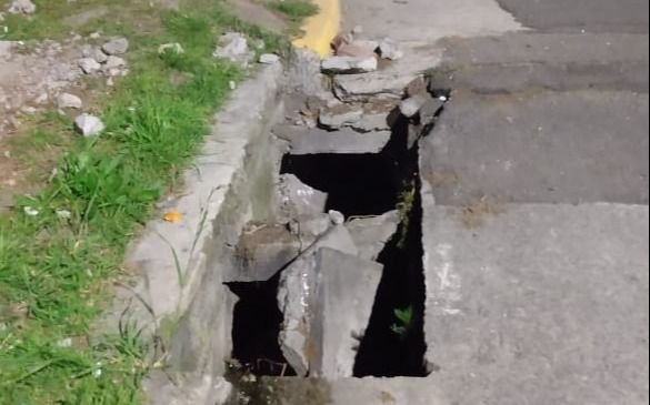 Repararon la boca de tormenta que tenía en vilo a un barrio