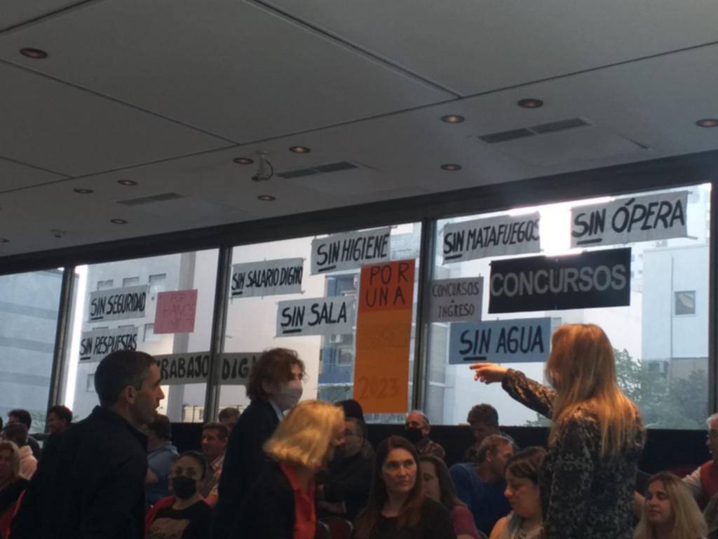 Empleados del Teatro Argentino se quejan por problemas edilicios