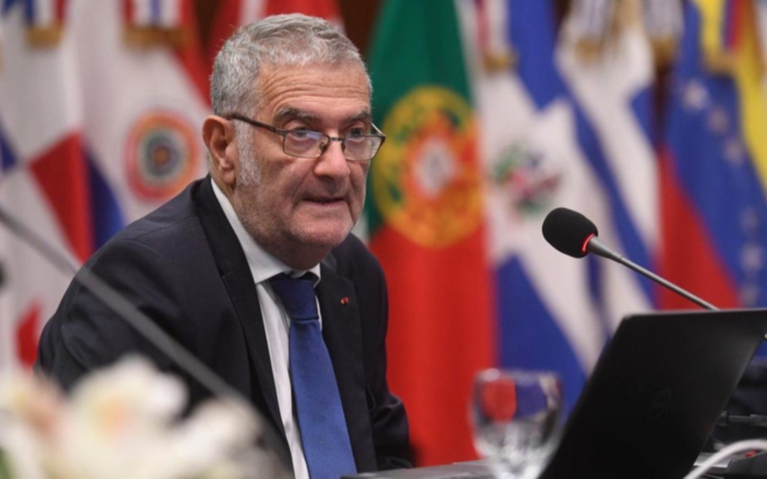 Un Premio Nobel pidió en Argentina mayor vínculo de las instituciones educativas con la ciencia básica