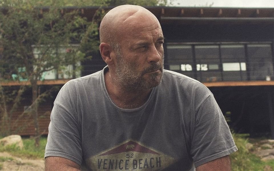 Conmoción por la muerte de un actor que cayó en parapente: estuvo en varias series de Suar
