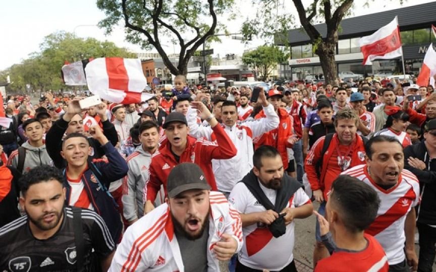 Hinchas de River prepararon un banderazo en la despedida de Gallardo como DT