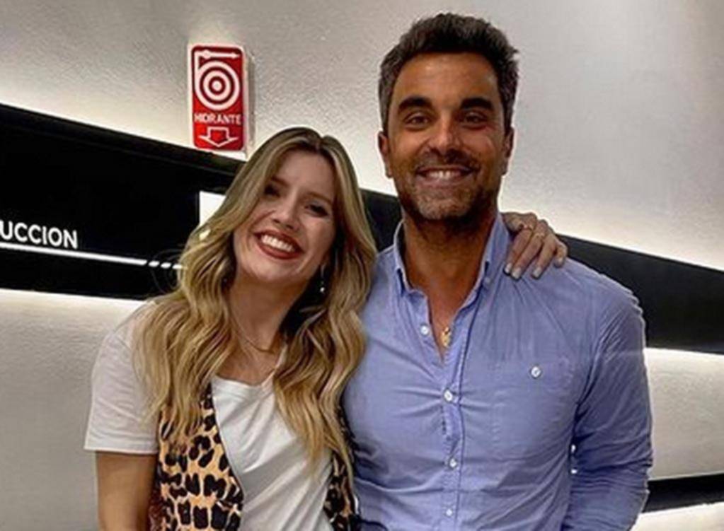 “A los chapes”: Laurita y “Peluca” ya no se esconden