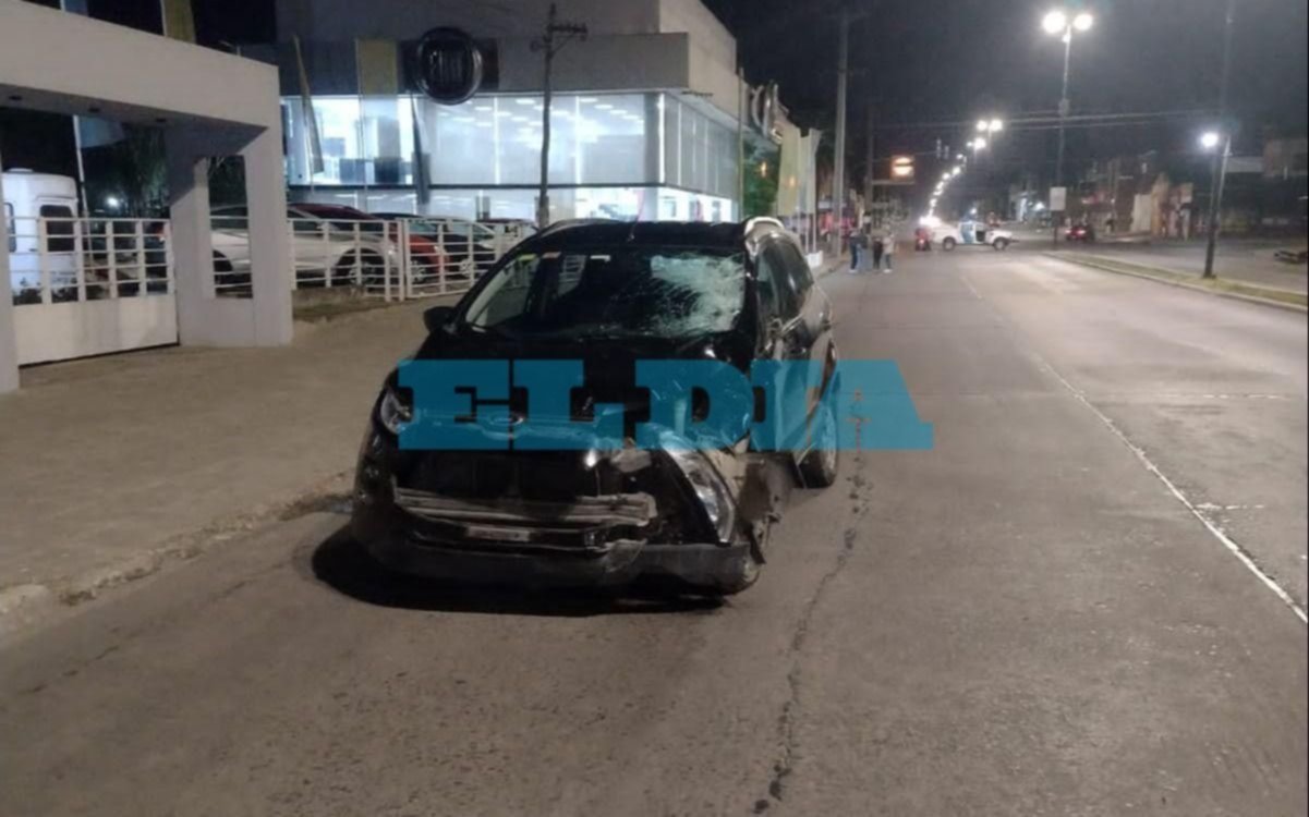 Sin freno: se mató otro joven motociclista en La Plata tras chocar con un auto