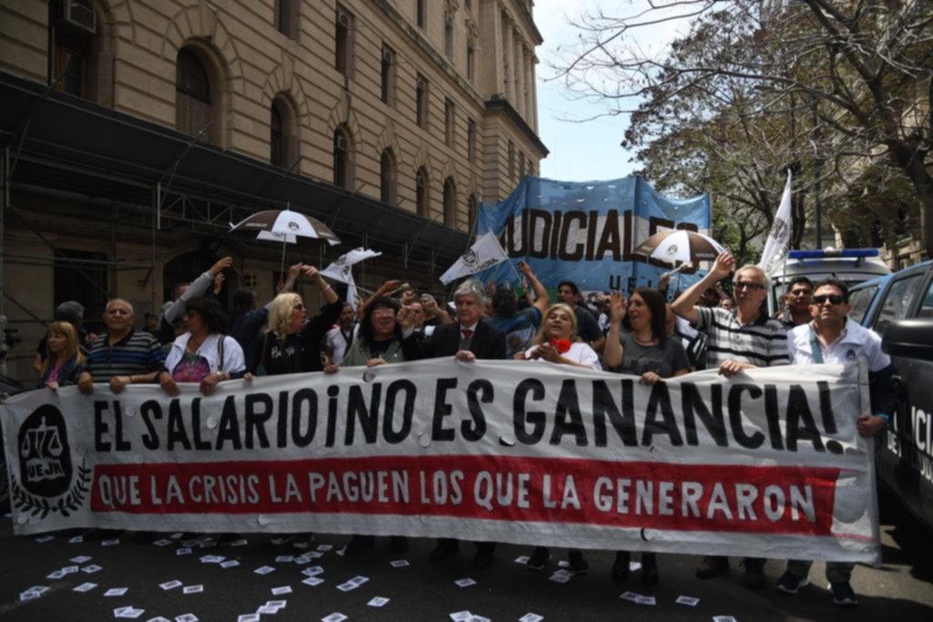 Judiciales nacionales pararon contra el pago del “impuesto al salario”