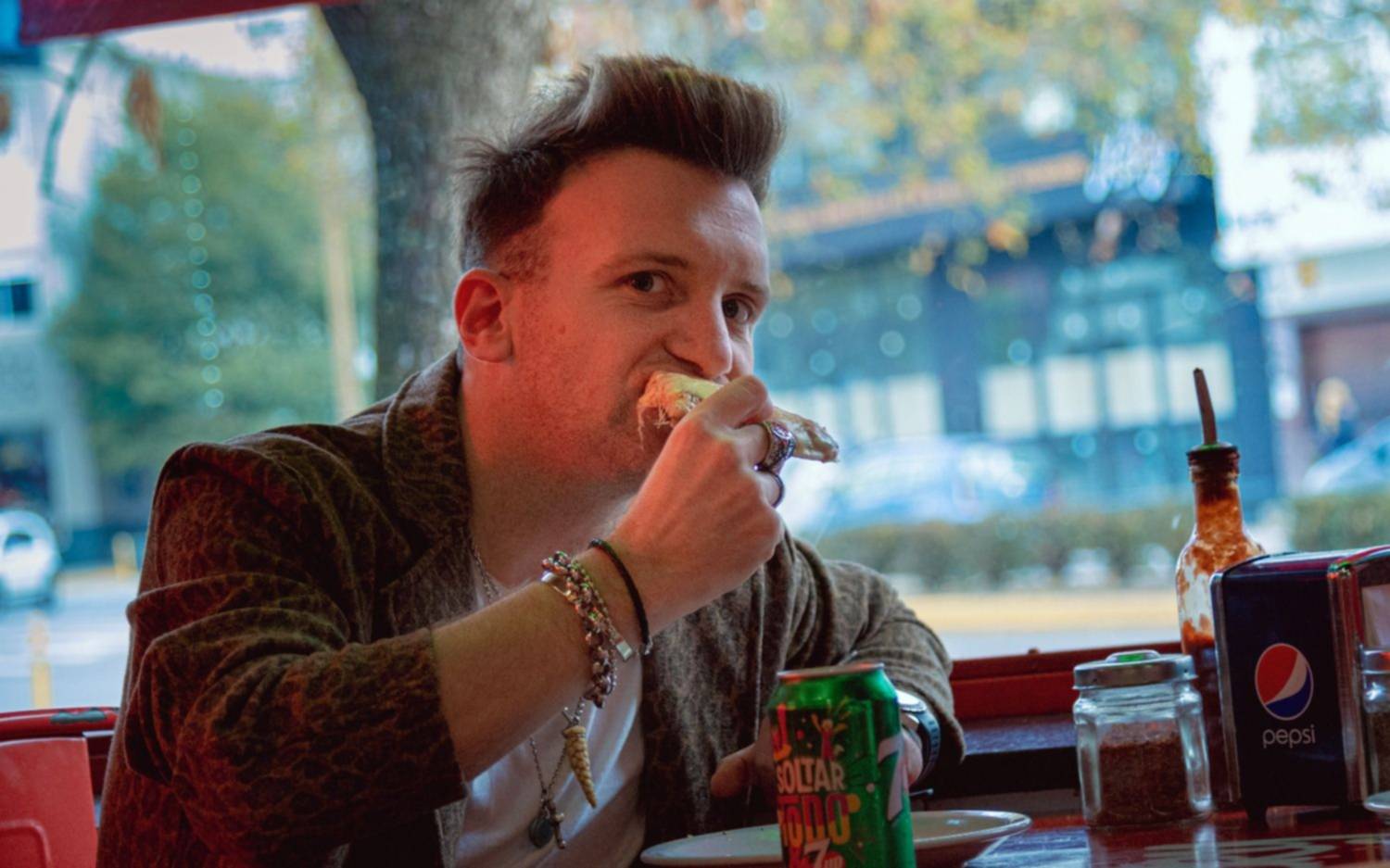 Lucas Gunner lanza su nuevo single, "Mi amigo invisible", camino a su próximo disco