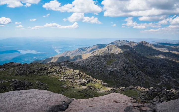 Terror en cerro Champaquí: 75 varados, entre los que hay niños y un adulto con un ACV