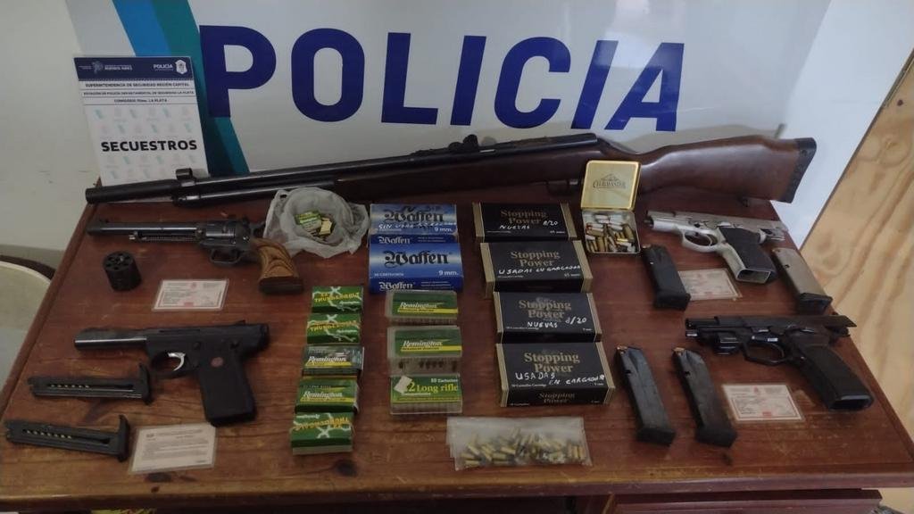 Le incautan 5 armas y casi 400 municiones “por problemas psiquiátricos”