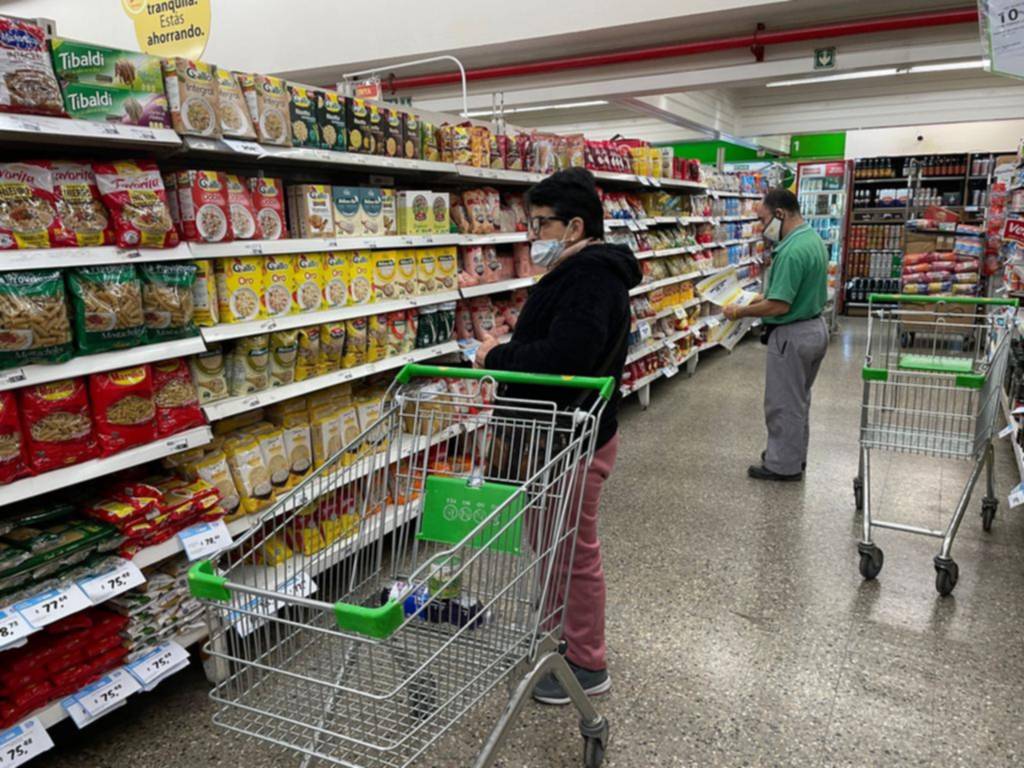 Qué se sabe del bono anti inflación para privados que evalúa dar el Gobierno 