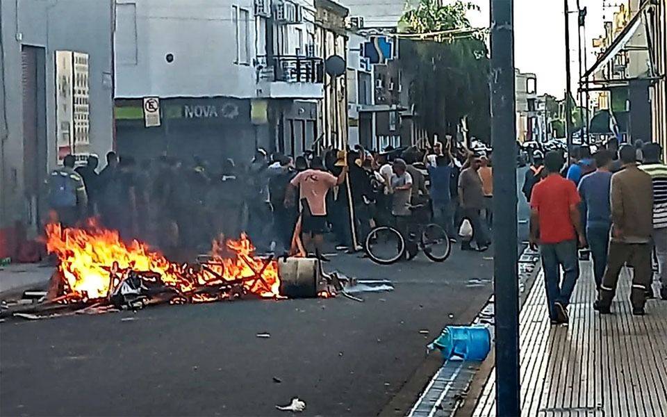 "Basta de patotas", el pedido de la oposición tras la batalla de la Uocra en San Nicolás 