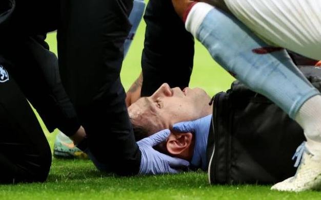 A 21 días para el Mundial de Qatar, Dibu Martínez preocupó a todos