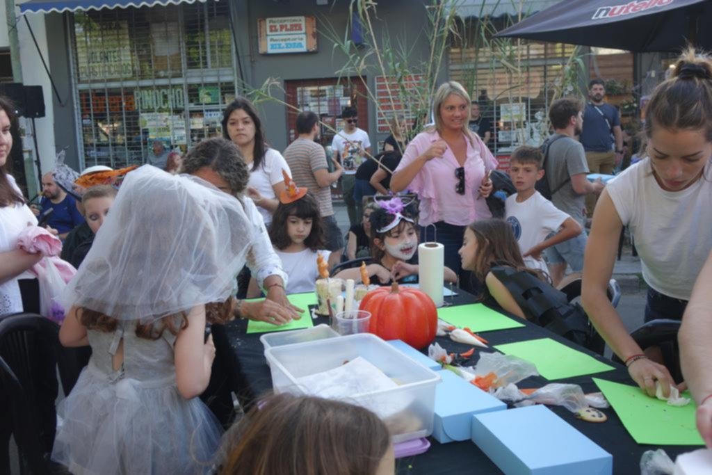 En el centro de City Bell empezó la celebración de Halloween