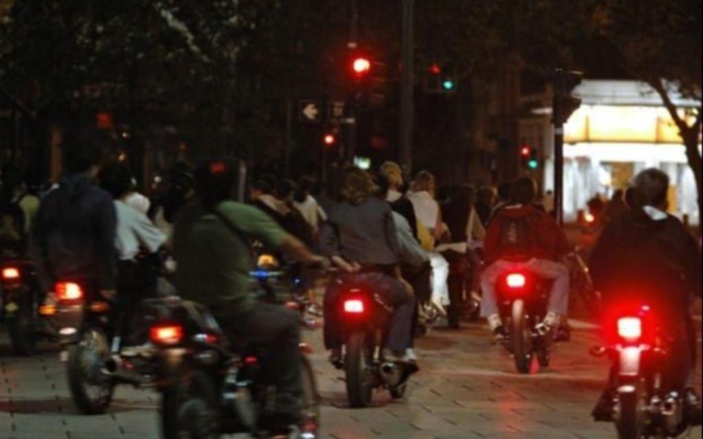 No se termina el martirio nocturno por las motos