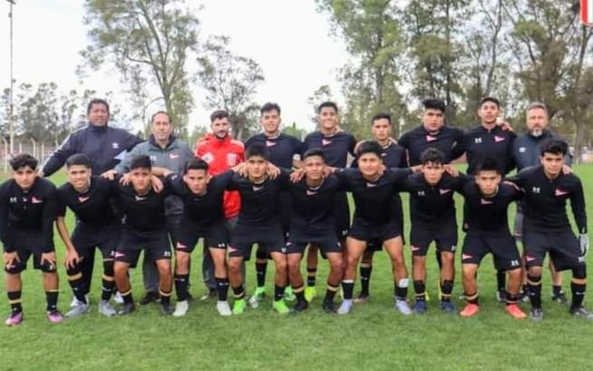Cumpliendo un sueño: 15 chicos de la filial peruana de Estudiantes se prueban en City Bell