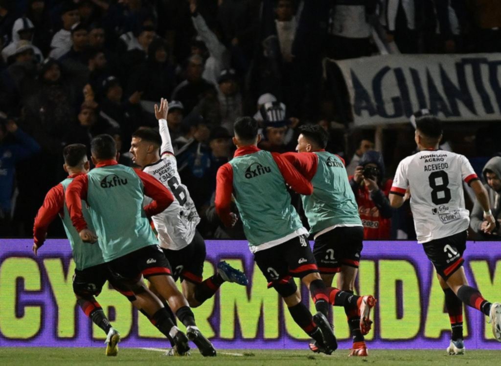 Con un gol insólito, Patronato gritó campeón frente a Talleres