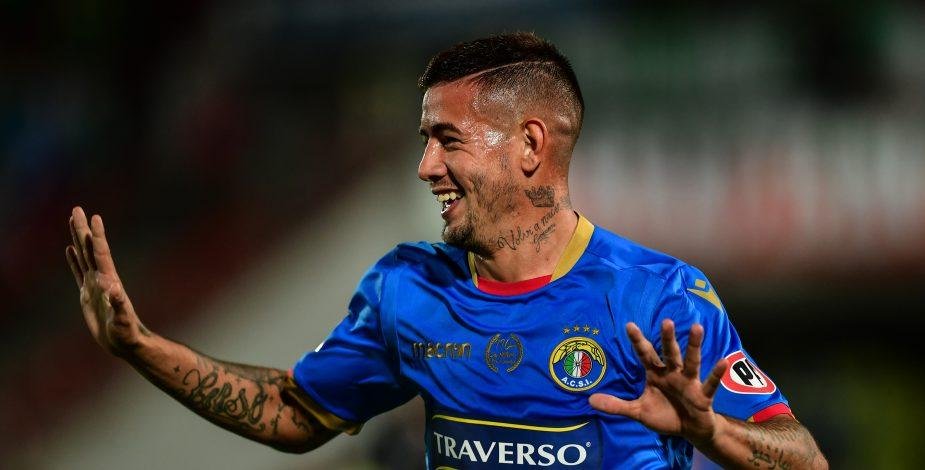 Pipo Gorosito no lo tiene en sus planes y Rodrigo Holgado podría continuar en el fútbol chileno