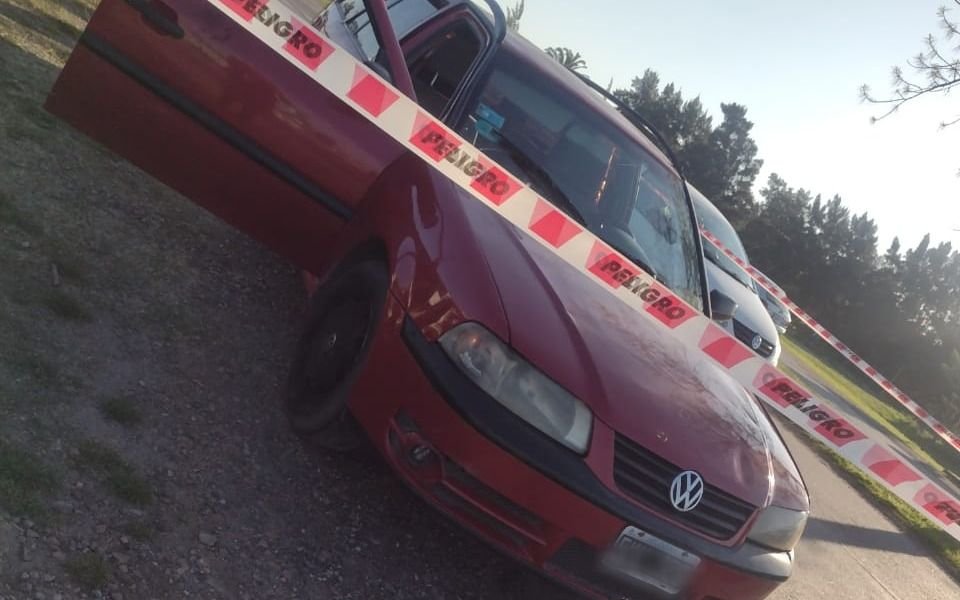 Se disparó en la cabeza mientras iba en un remís en el Camino a Punta Lara
