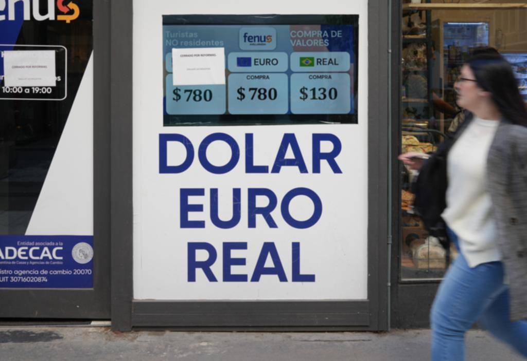 A los “garrotazos”: dólar quieto por allanamientos