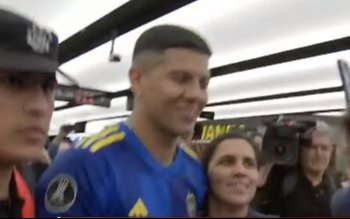 VIDEO.- Una multitud en Ezeiza: así fue el regreso de Boca al país tras clasificarse a la final de la Copa Libertadores