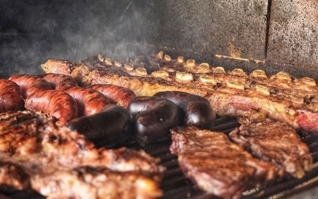 Una propuesta tentadora: una familia ofrece un asado para 4 personas para quienes le consigan un alquiler de una casa