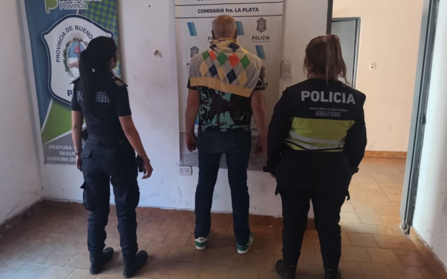 Compró dólares en el centro platense y le metieron "el perro": cayó el arbolito