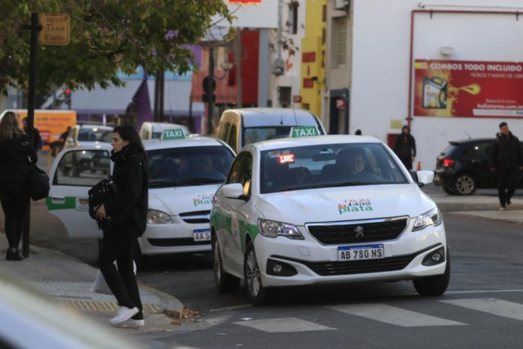 Extienden renovación de taxis, remises y escolares