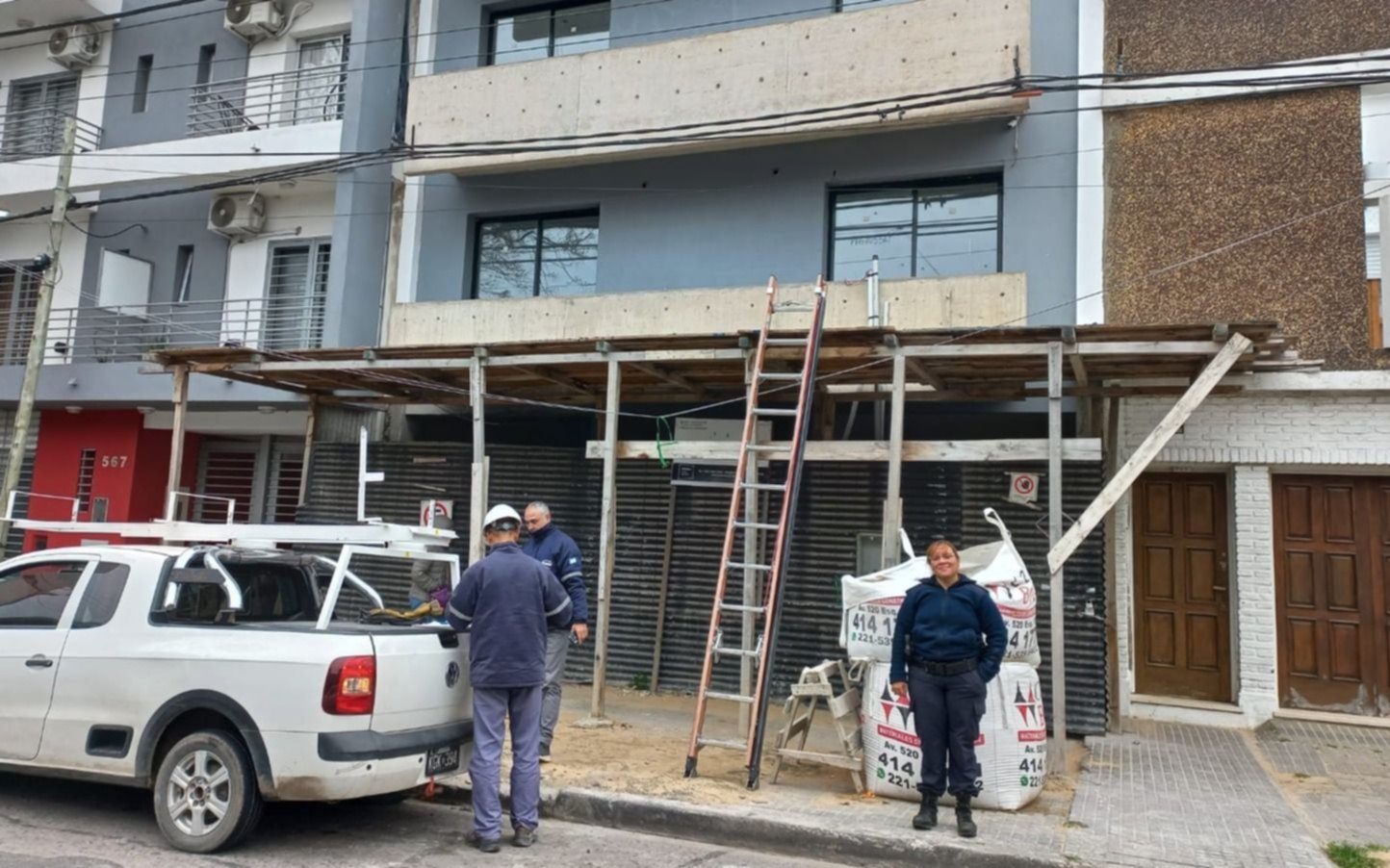 Detectan más comercios, obras y hogares "colgados de la luz" en La Plata 