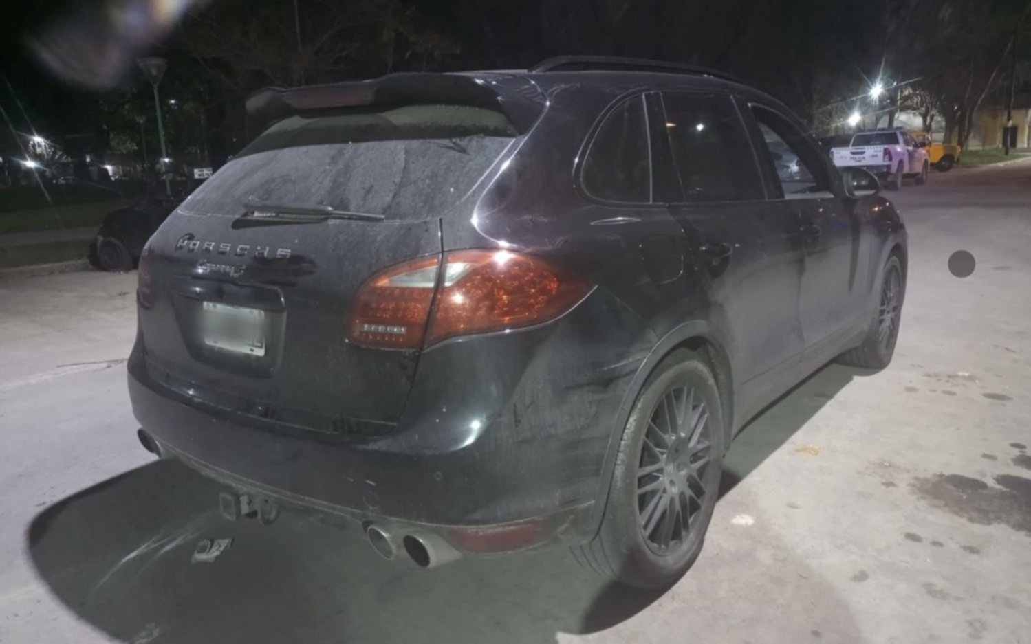 Por avenida 60, en una Porsche con pedido de captura y 25 mil dólares: un abogado demorado