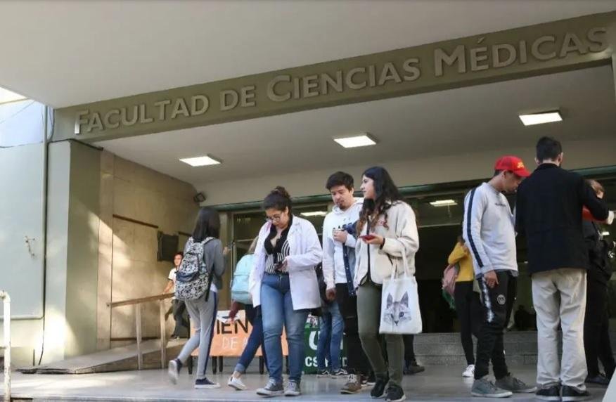 Entry into medical sciences: The number of foreigners arriving is greater than the number of Argentines