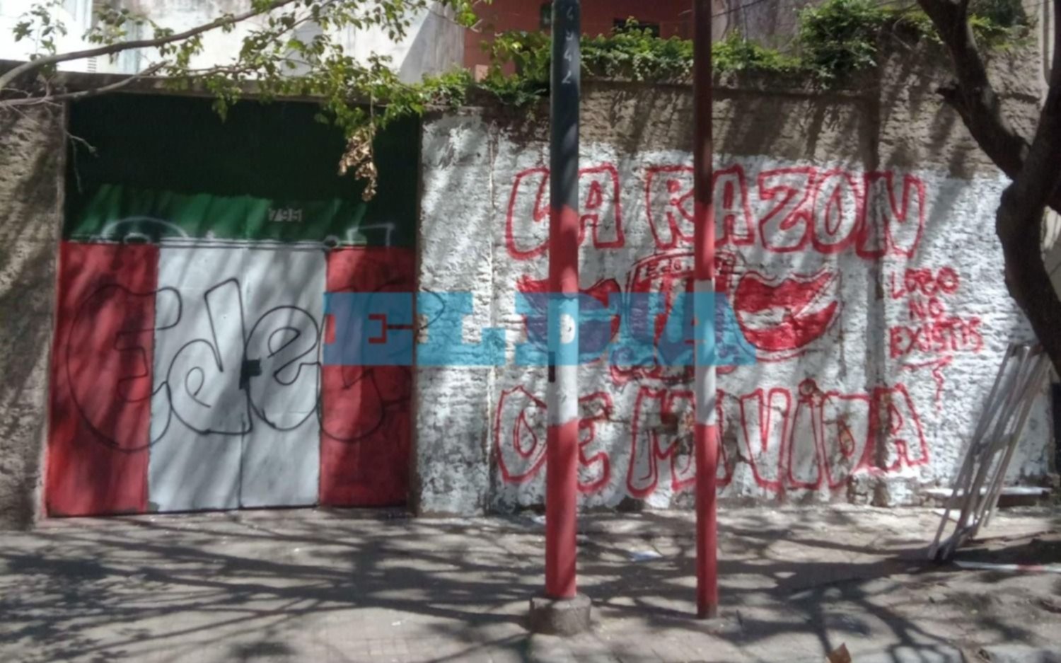 Un barrio amaneció pintado de rojo y blanco y los vecinos explotaron de bronca contra hinchas de Estudiantes