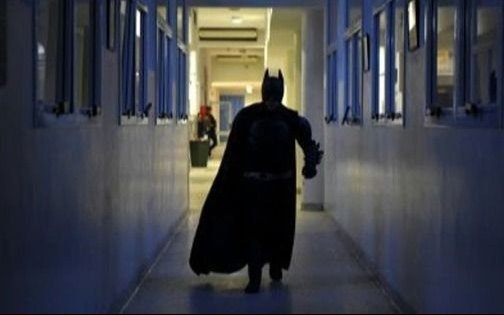 Tras diez años de acciones solidarias, le prohibieron la entrada al Hospital de Niños al Batman Solidario