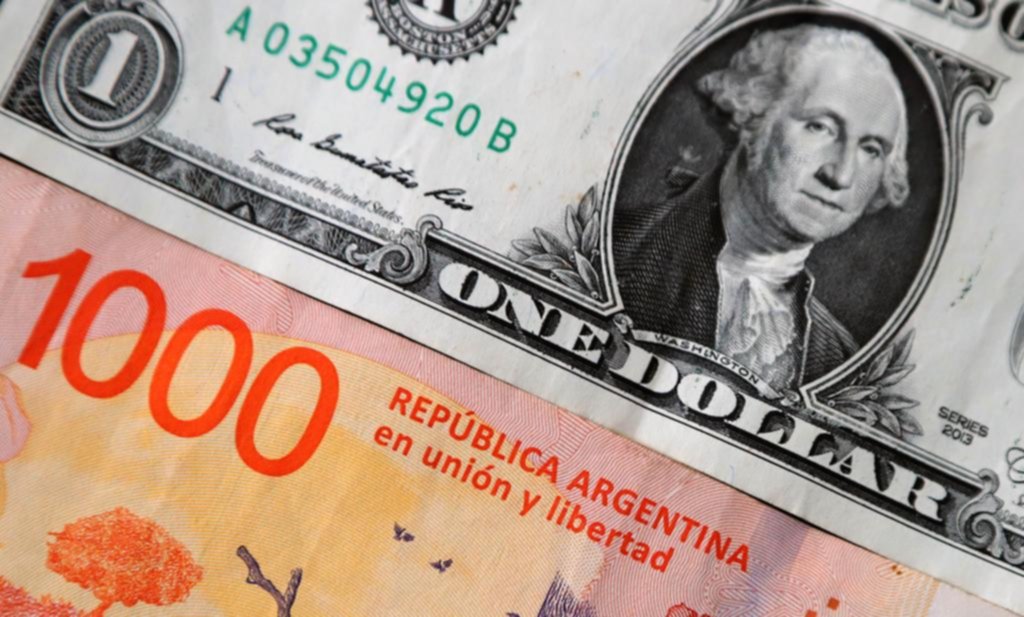 Y llegó a las 4 cifras: el blue superó los 1.000 pesos