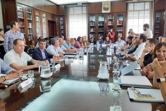 "Urgente": el pedido de los gremios a la Provincia para reabrir paritarias
