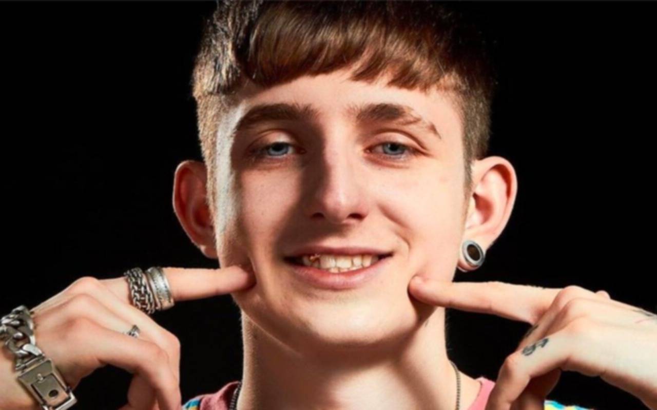 Dillom lanzó su mixtape "Ad Honorem Vol.1" con cuatro canciones nuevas