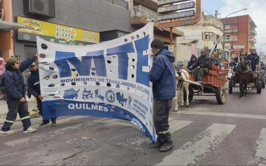 Marcha a Tribunales de Quilmes para exigir la devolución de un caballo