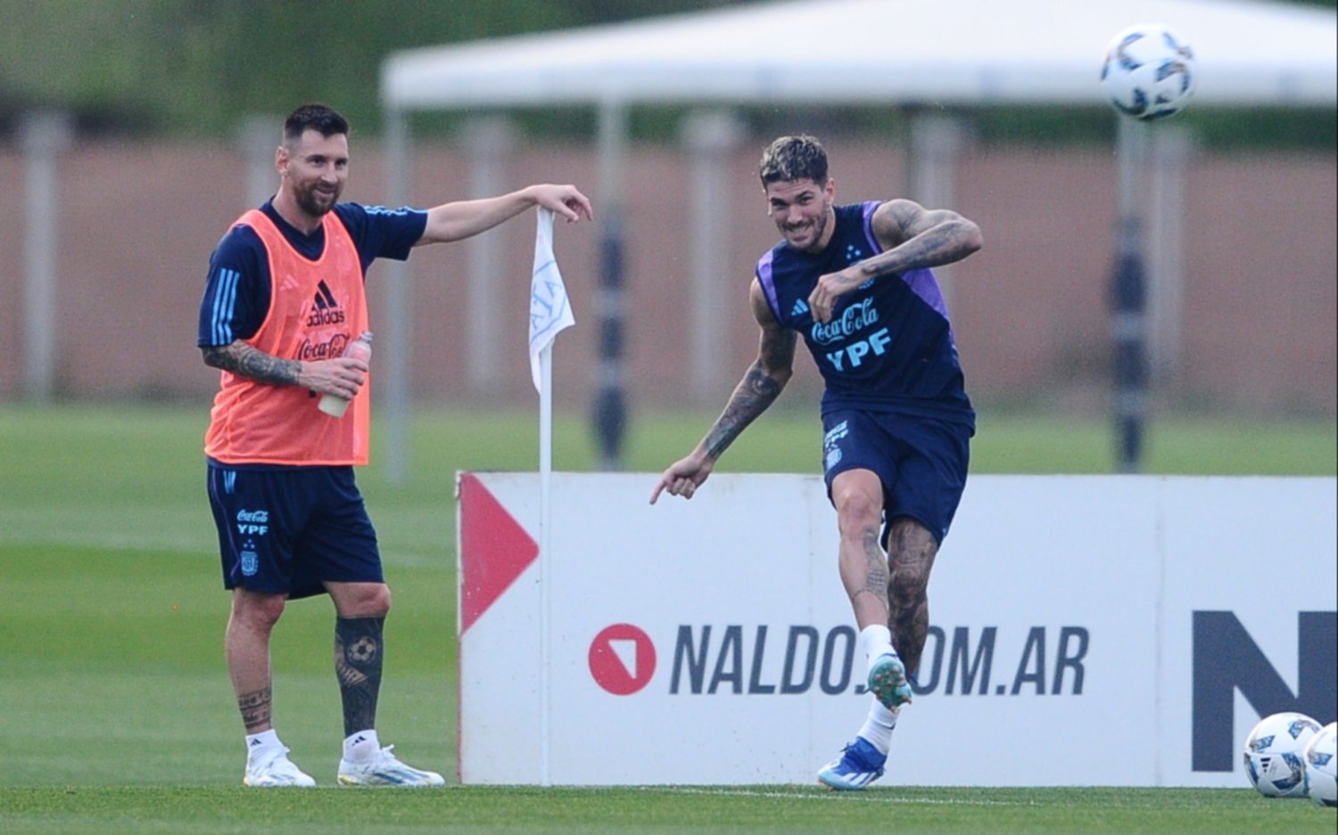 Scaloni probó con y sin Messi y colocó a Álvarez y Lautaro Martínez juntos en la última práctica