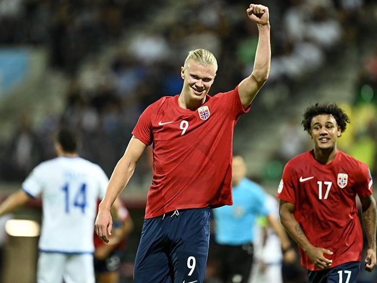 Haaland marcó un doblete en la goleada de Noruega
