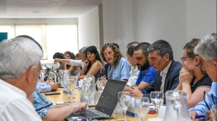 Estatales y docentes buscan que se defina el aumento antes de las elecciones