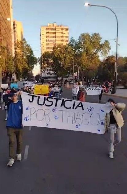 Reclamo de justicia por el nenito que sufrió heridas irreversibles en Punta Lara