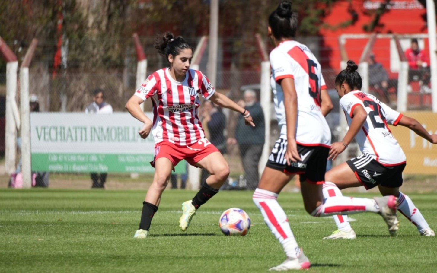 Estudiantes perdió con River de local y descendió en la Copa de la Liga femenina